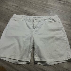 MICHAEL KORS women’s white denim Bermuda shorts 8” inseam Size 14